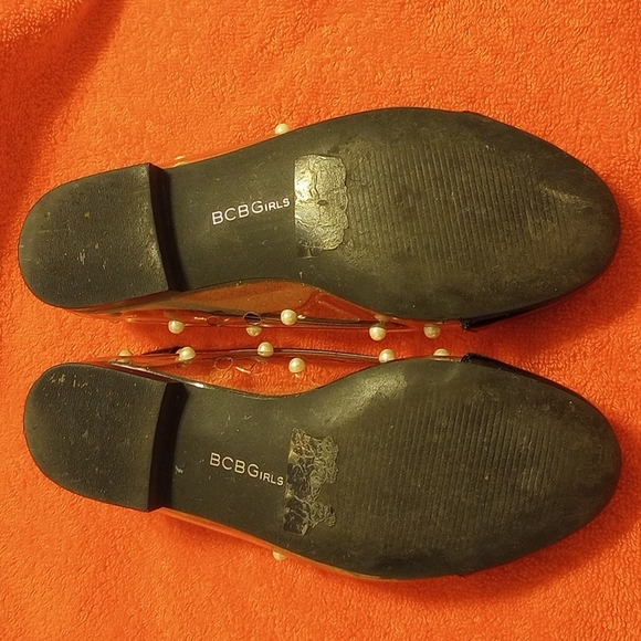 Black, clearly, with pearls over and around the shoes - Picture 4 of 5